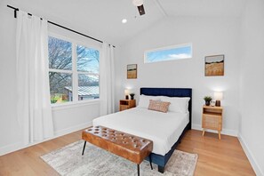 4 habitaciones, tabla de planchar con plancha, wifi y ropa de cama 