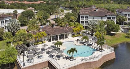 3 Bed Stylish Oasis+Fast WiFi+Pool+Gym