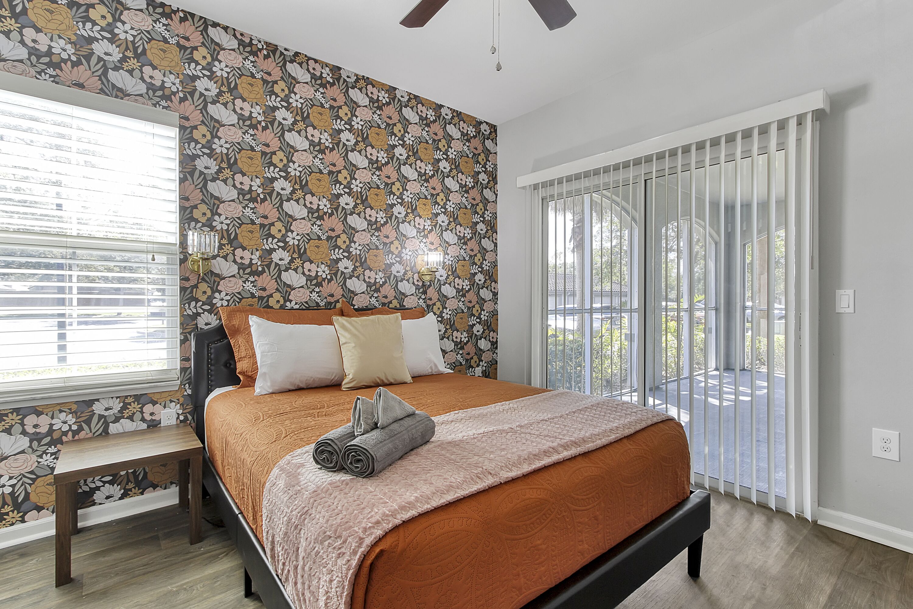 3 Bed Stylish Oasis+Fast WiFi+Pool+Gym