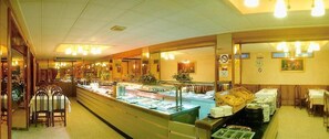 Dagelijks ontbijtbuffet (EUR 6 per persoon)