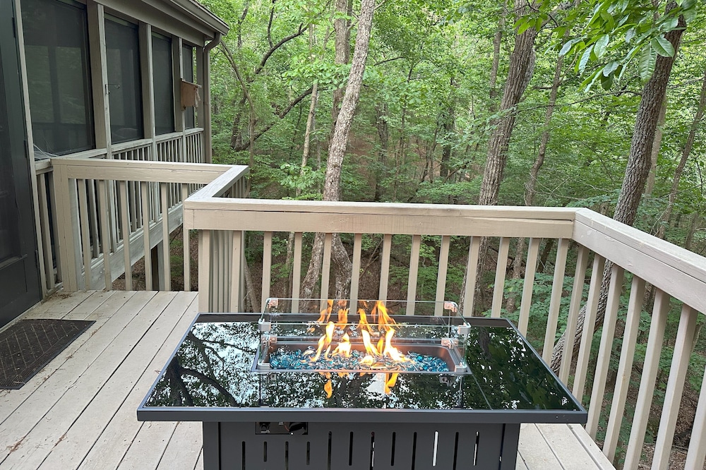 Romantic & COZY :)| Firetable Overlooking Stream with VIEWs + NATURE!