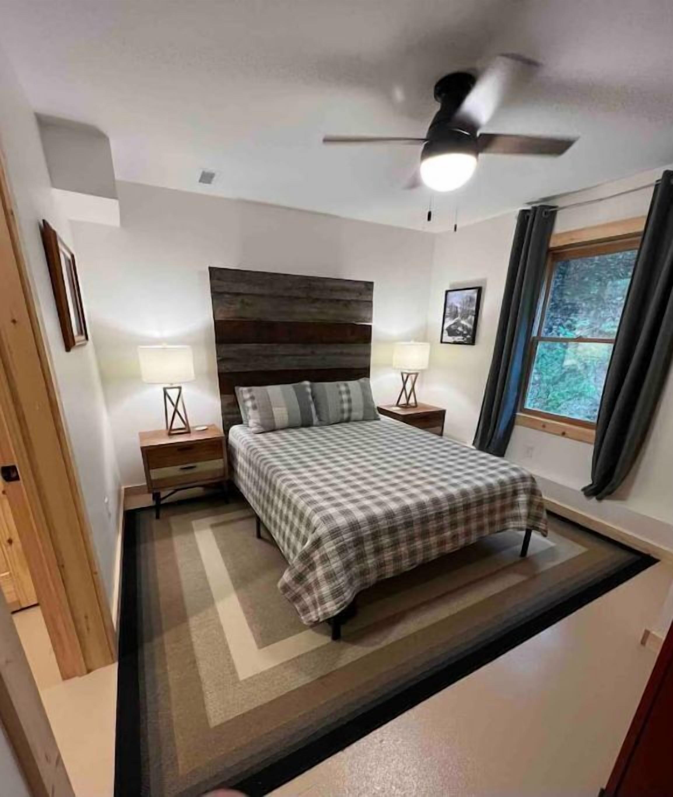 Cherokee Cabin. A peaceful setting in the woods