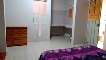 9 bedrooms, WiFi, bed sheets