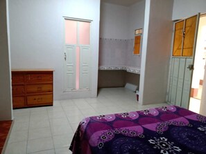 9 bedrooms, WiFi, bed sheets