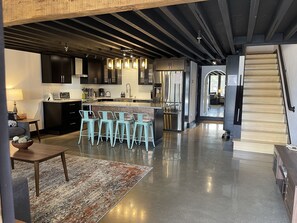 Fridge, microwave, oven, stovetop - Golf Getaway with Golf Cart on Grand Lake in Shangri-La (Afton)