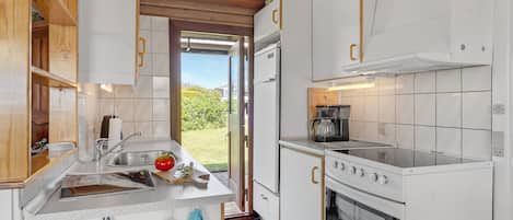 Fridge, stovetop, coffee/tea maker