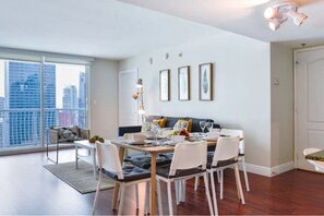 Dining room - Luxury 2BR Condo at 37th F in Brickell (Miami)