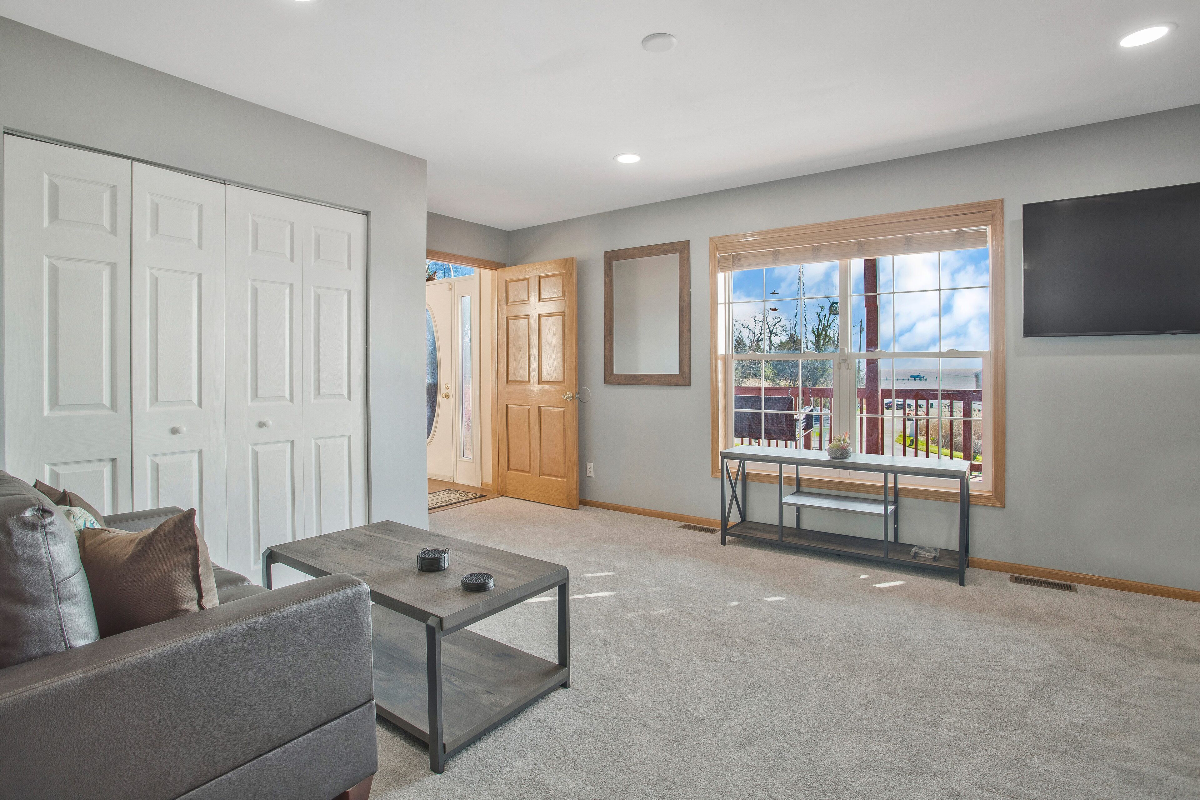 Rare Waterfront Family Home/fire-pit/picnic-shed/14 mi to Inner Harbor/sleeps 16