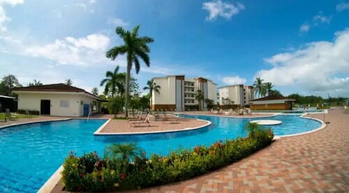 Beachfront Paradise Condo, Great Location, Bejuco