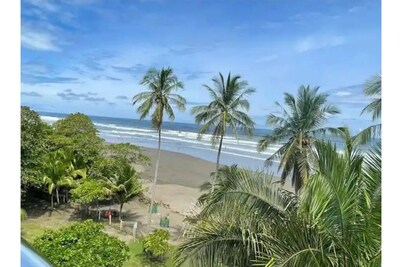 Beachfront Paradise Condo, Great Location, Bejuco