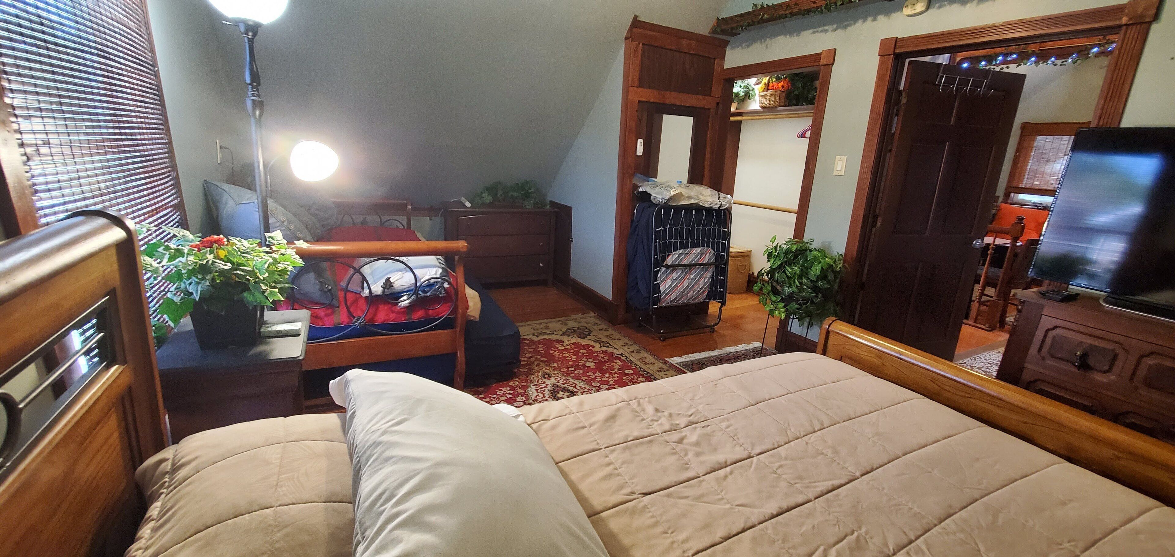 Cheerful ! 1 Bedroom Loft Duplex Home