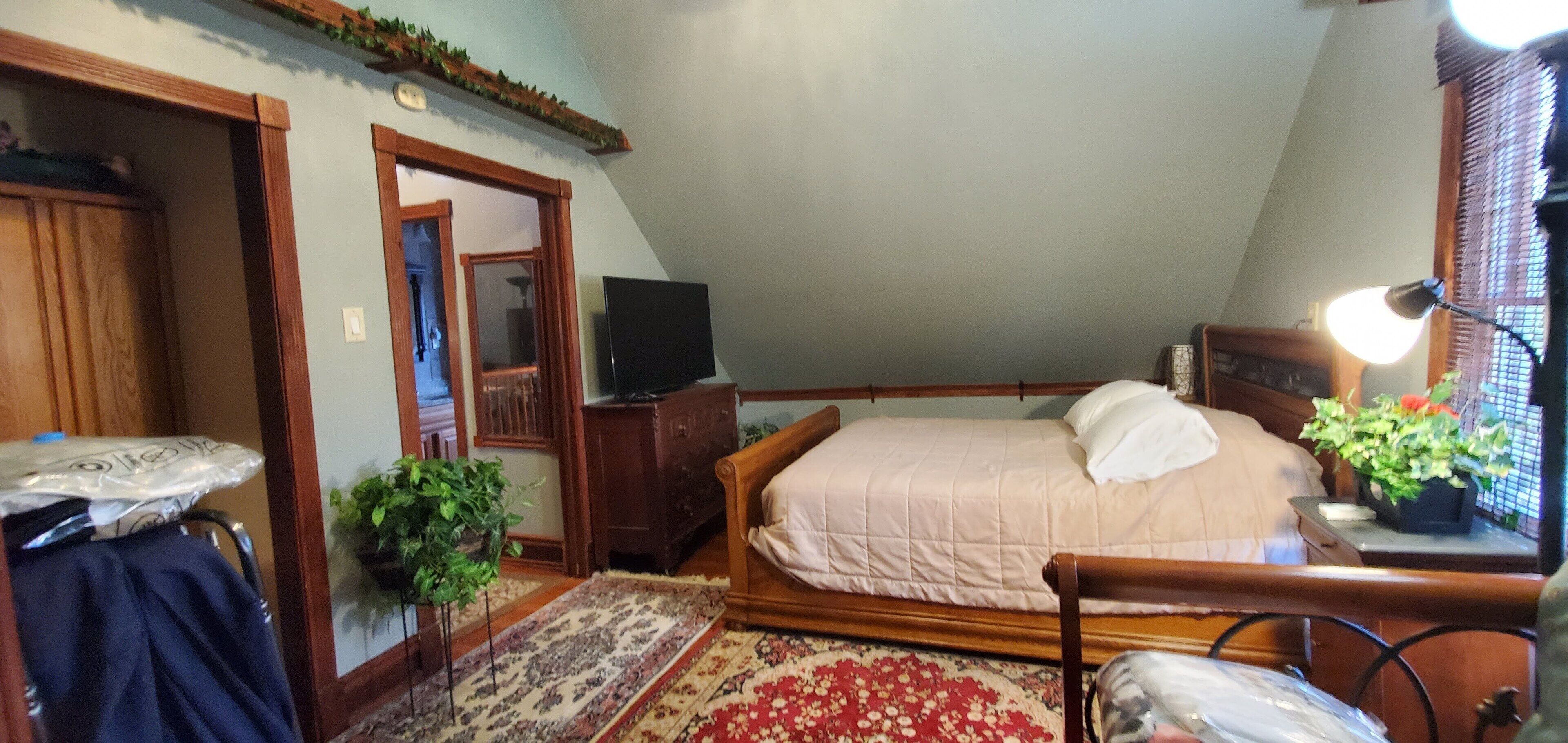 Cheerful ! 1 Bedroom Loft Duplex Home