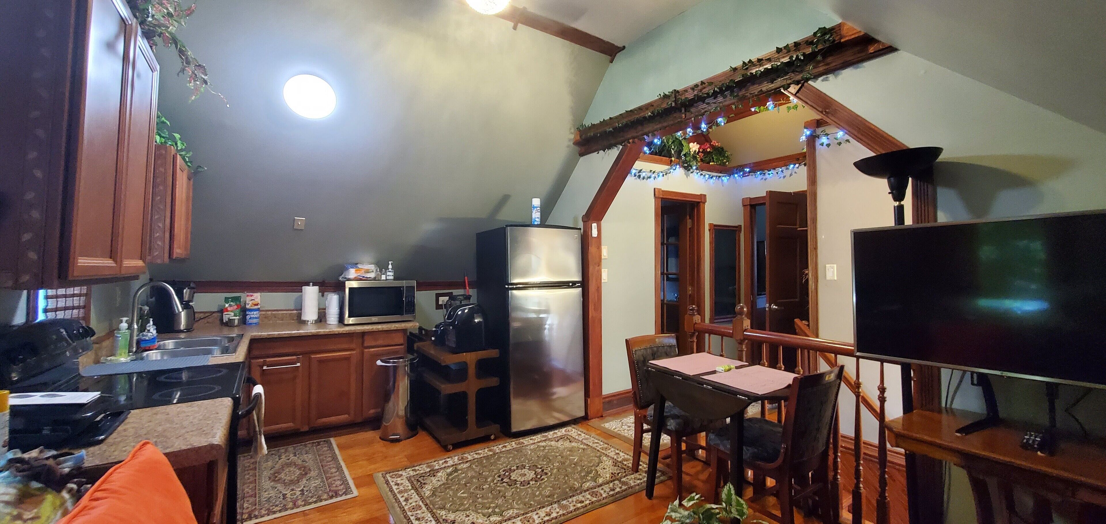 Cheerful ! 1 Bedroom Loft Duplex Home