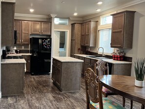 Private kitchen - Bright & Beautiful Rose Bowl Retreat (Pasadena)