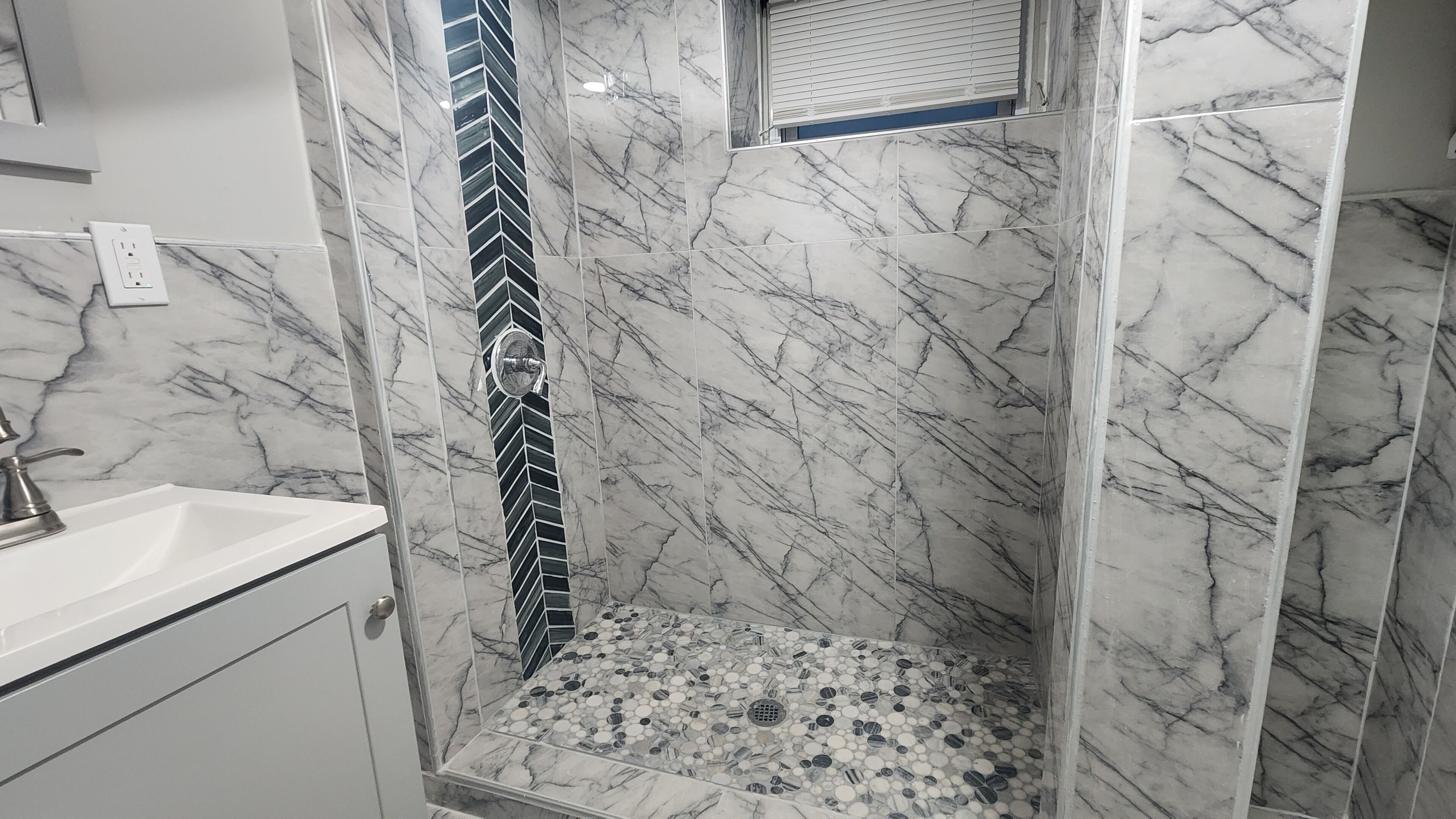 Cozy 2 Bedroom Luxury Basement Near Airport-NYC -Dream Mall -Prudential Center
