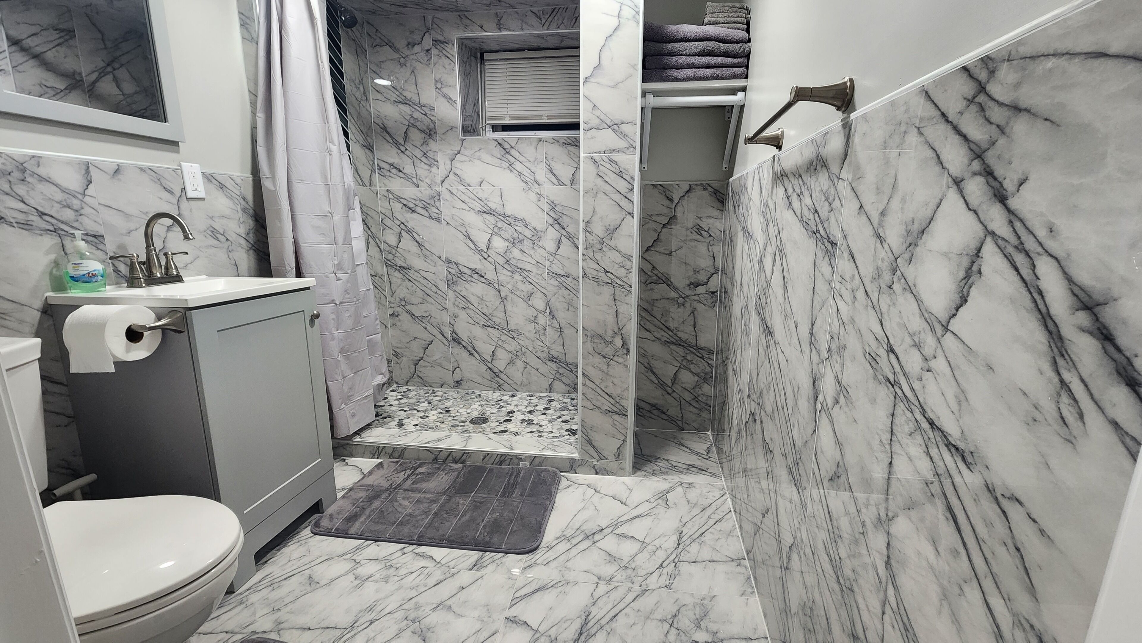 Cozy 2 Bedroom Luxury Basement Near Airport-NYC -Dream Mall -Prudential Center
