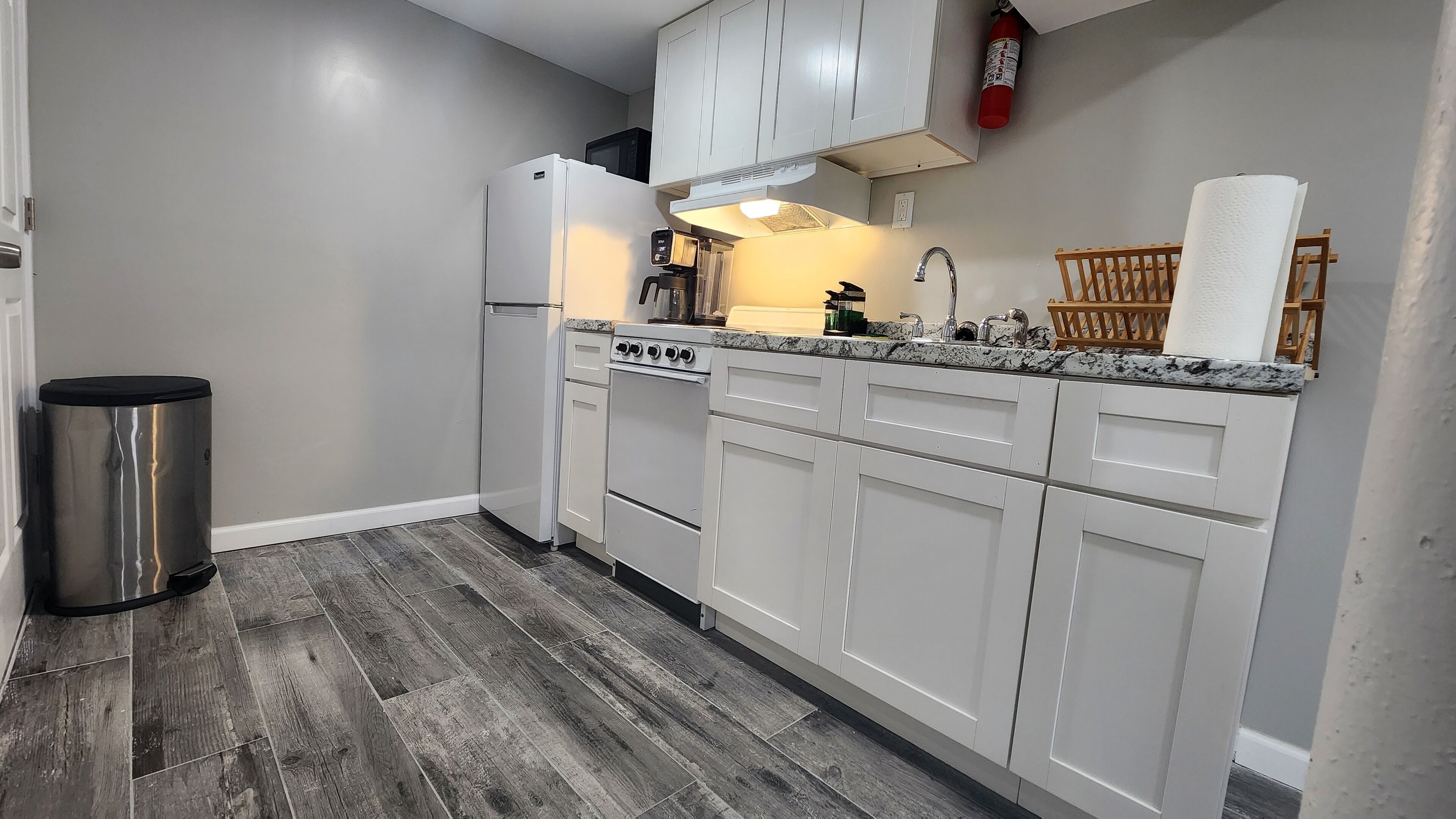 Cozy 2 Bedroom Luxury Basement Near Airport-NYC -Dream Mall -Prudential Center
