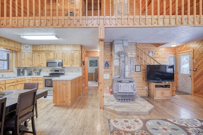 Peaceful family cabin close to Yellowstone Park