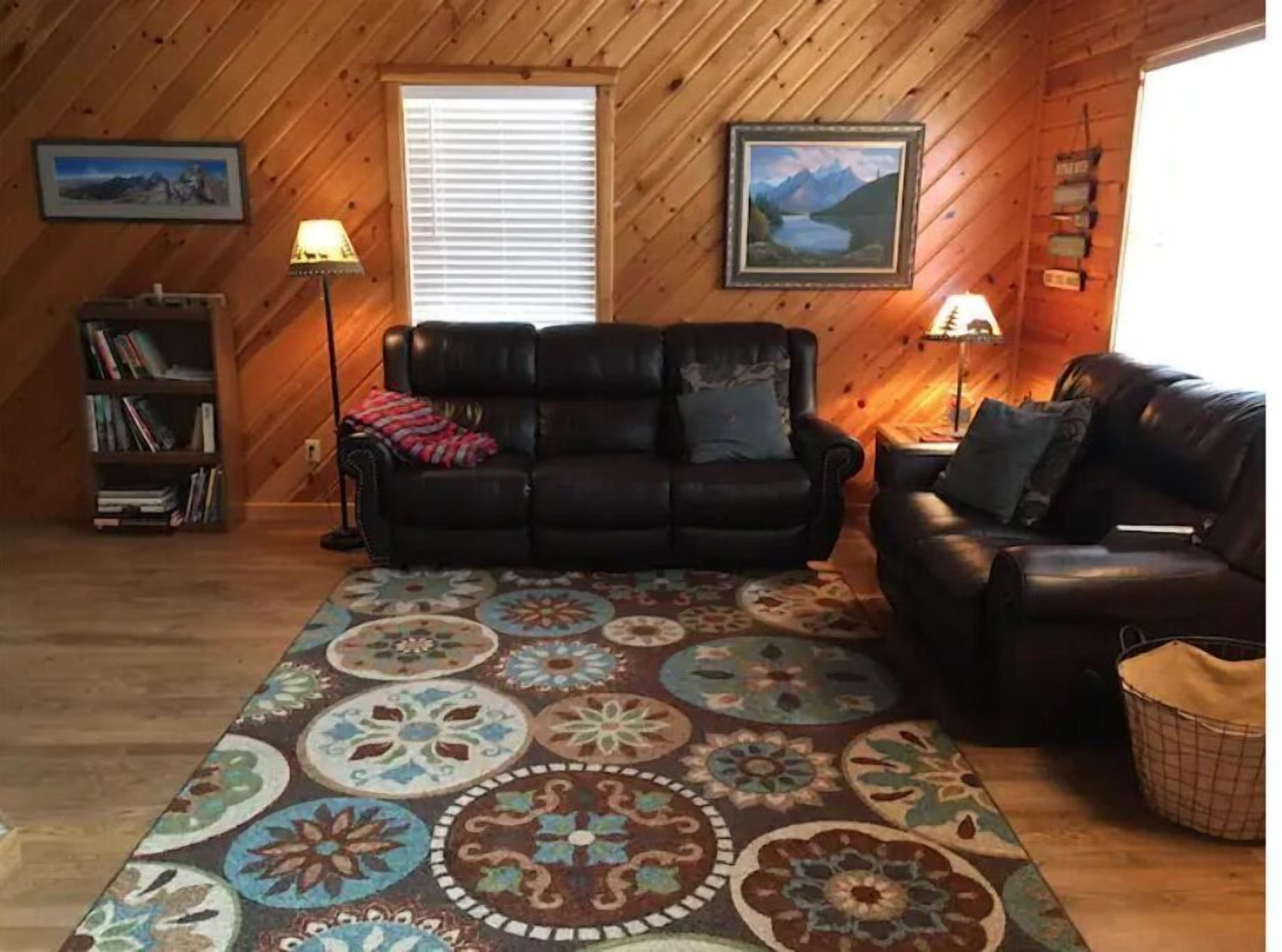 Peaceful family cabin close to Yellowstone Park