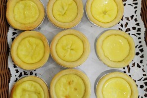 A tray of custard tarts. - Jingying Hotel (Kunshan)