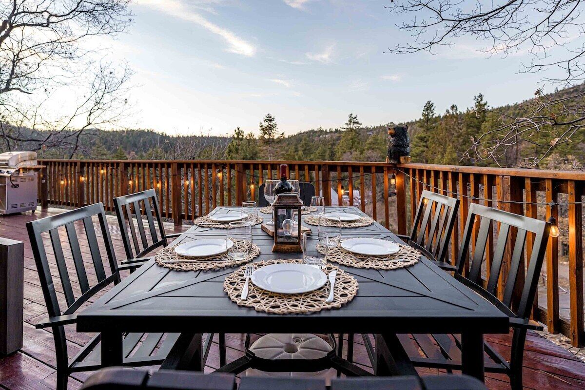 Luxury Cabin: slopes, lake, jacuzzi & VIEWS!