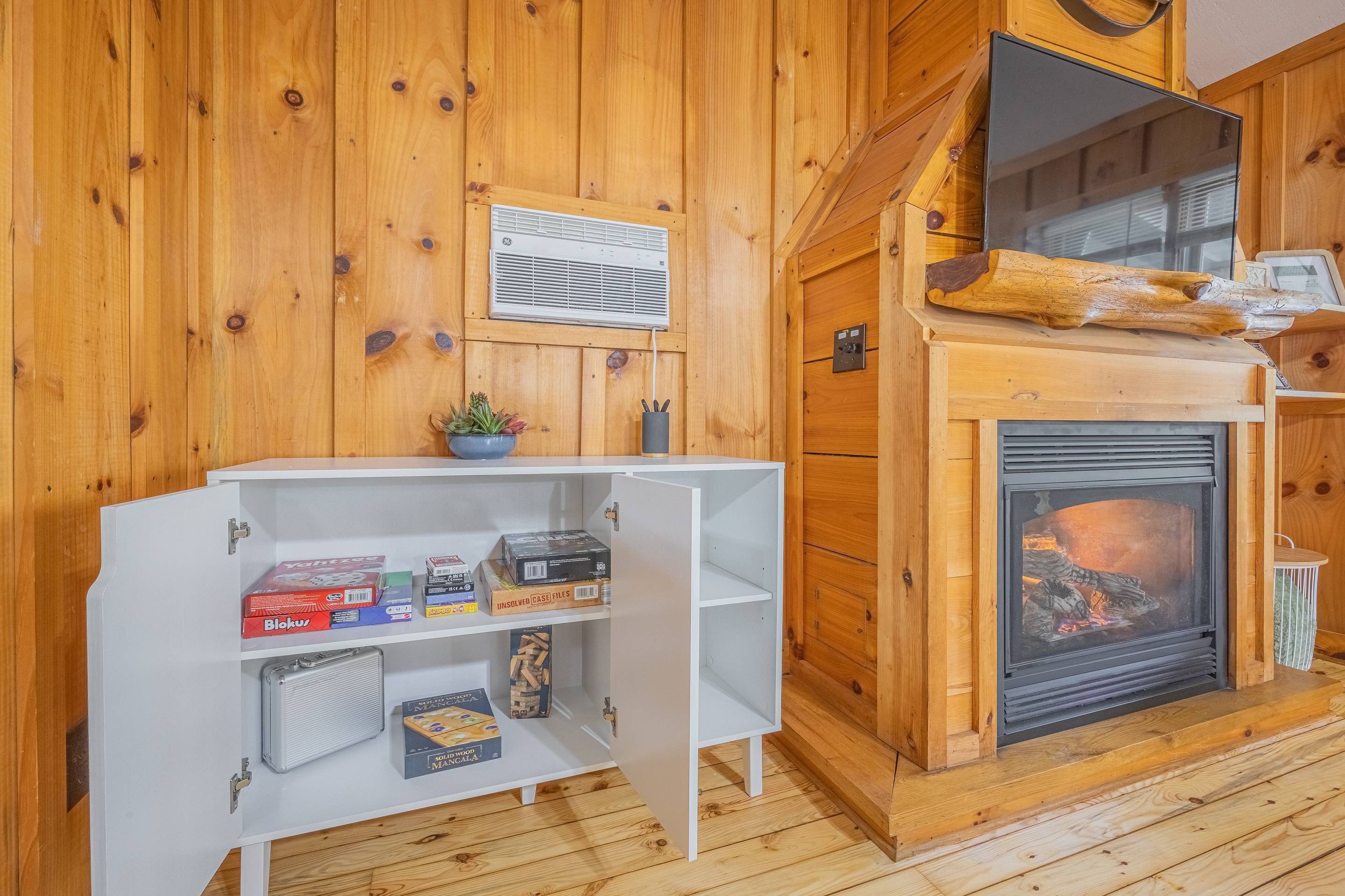 Creekside w/ Hot Tub - Close to Wineries & Town