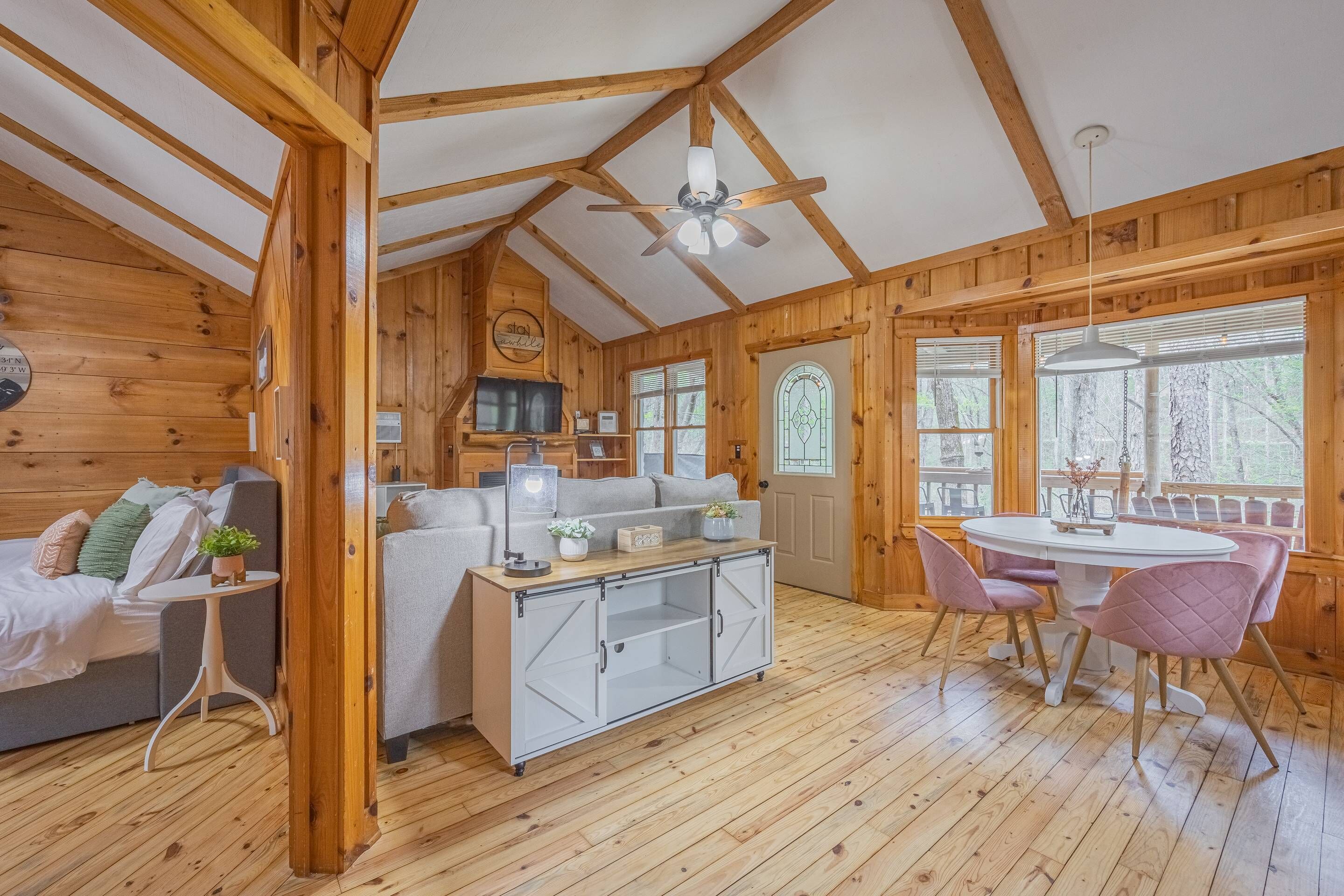 Creekside w/ Hot Tub - Close to Wineries & Town