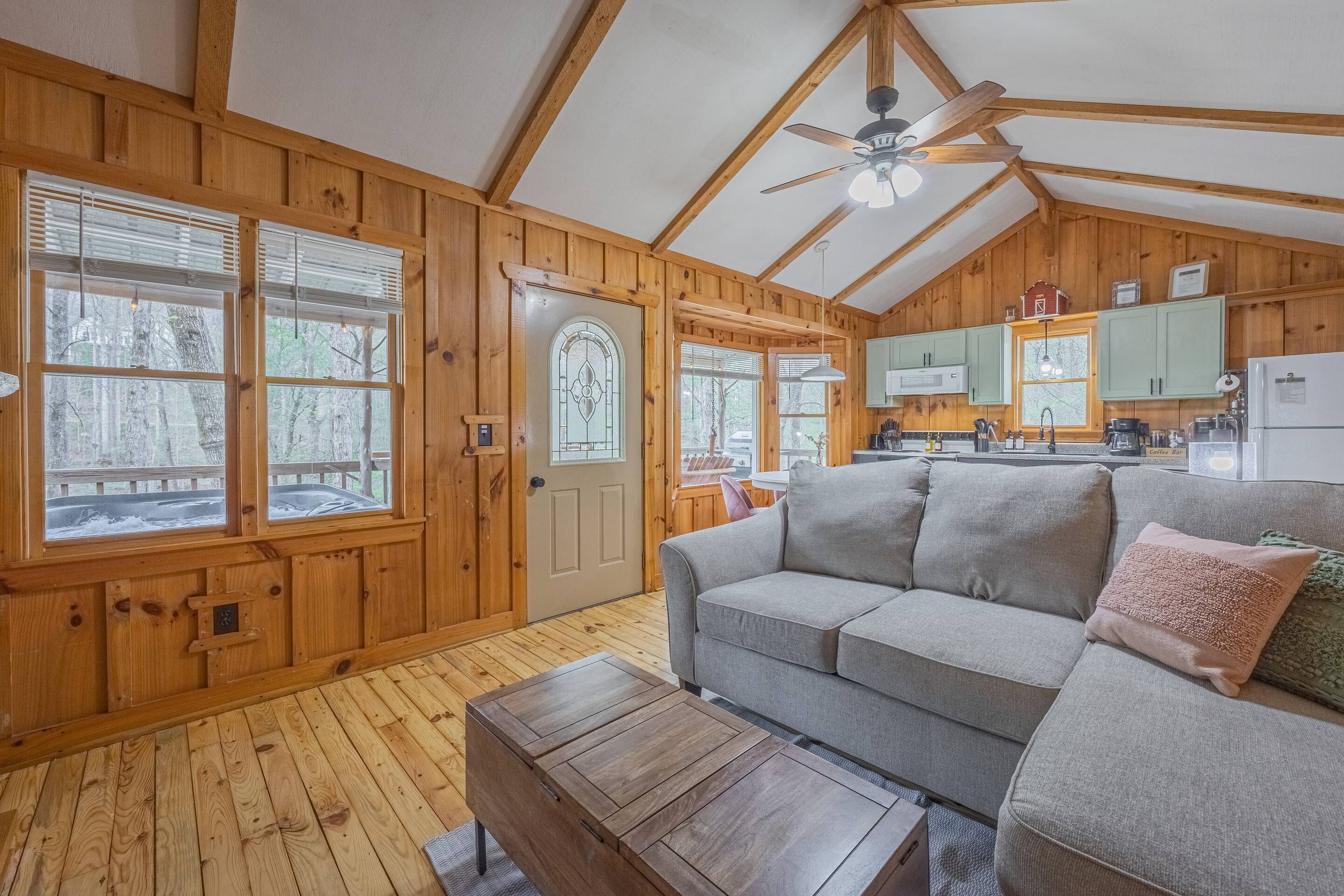 Creekside w/ Hot Tub - Close to Wineries & Town