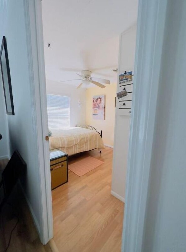 3 Schlafzimmer, Schreibtisch, Bügeleisen/Bügelbrett, Reisekinderbett