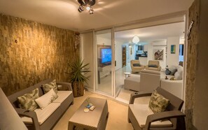 Smart-TV, Videospiele, Musikbibliothek, Stereoanlage