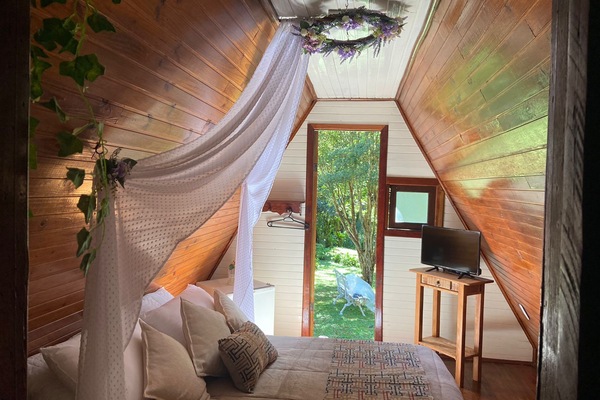 Basic Double Room | Minibar, blackout drapes, bed sheets