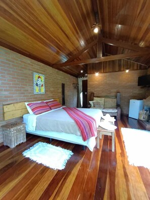 Deluxe Double Room | Minibar, blackout drapes, bed sheets