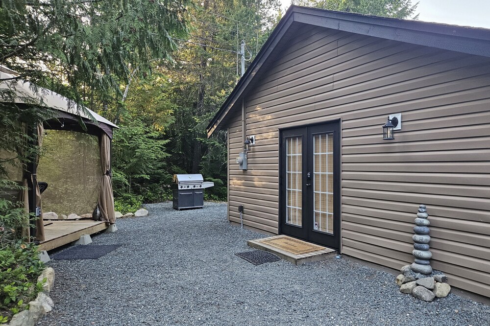 Cozy Cottage, Minutes from stunning waterfalls and beautiful beaches!