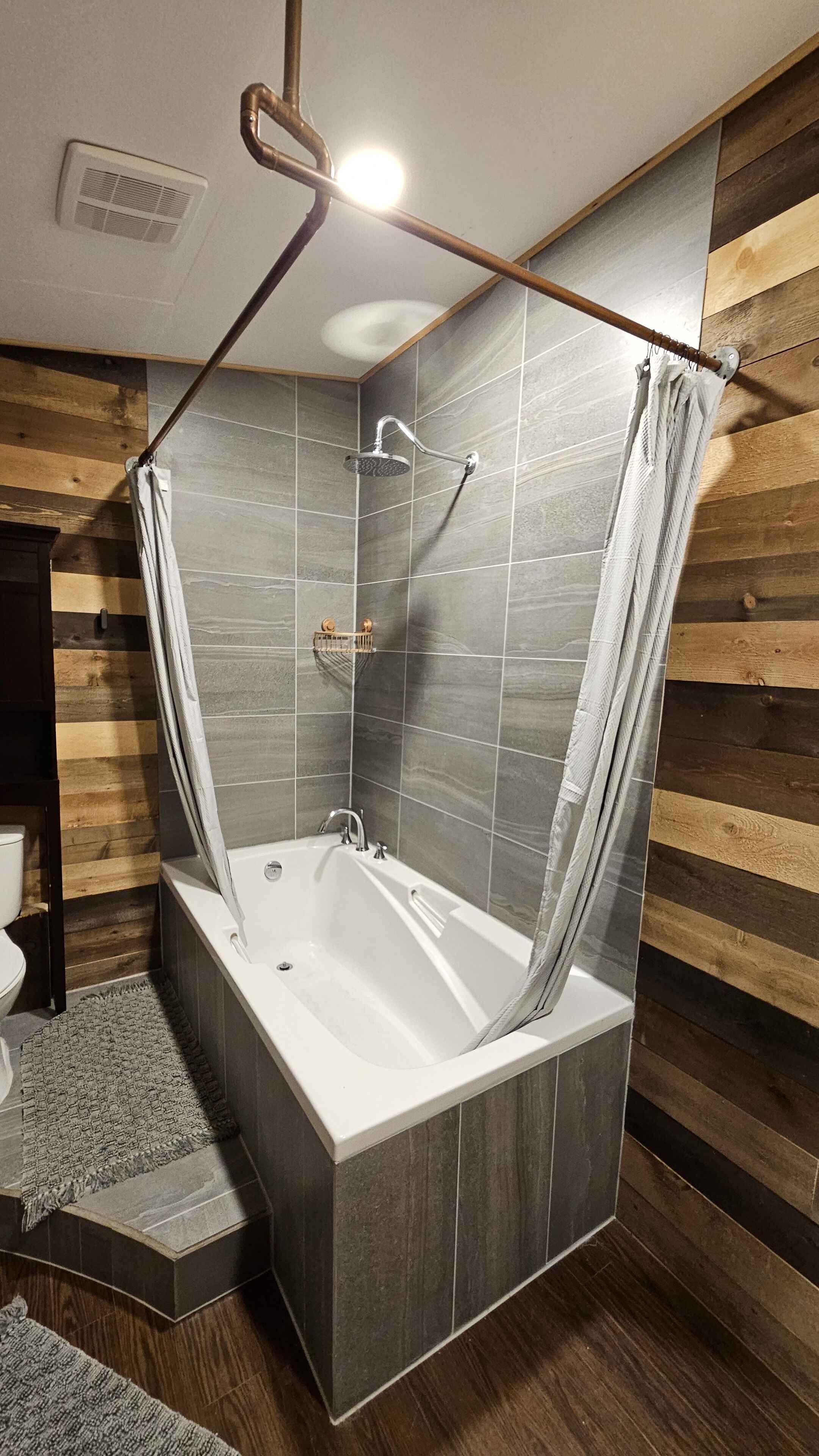 Cozy Cottage, Minutes from stunning waterfalls and beautiful beaches!