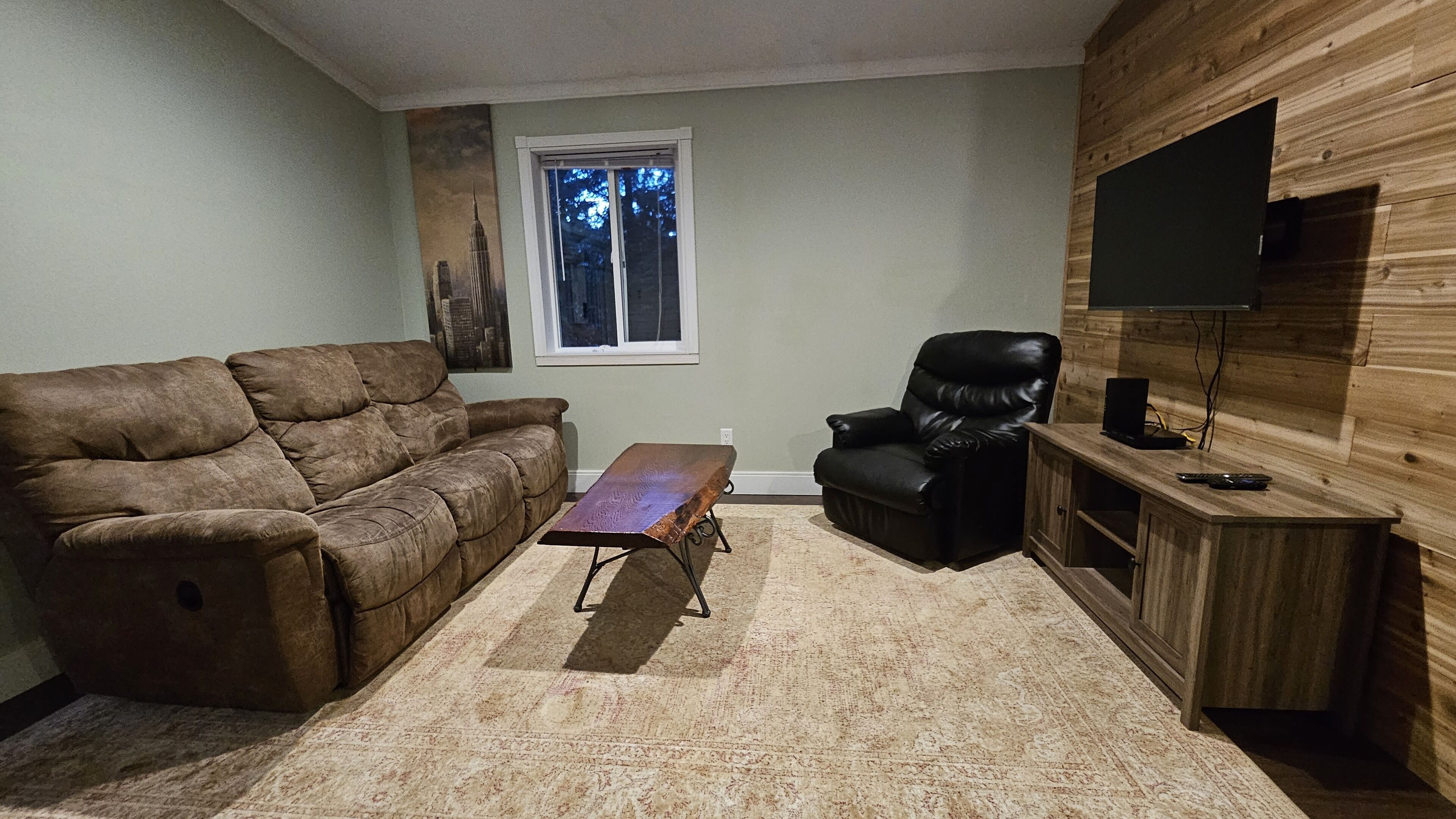 Cozy Cottage, Minutes from stunning waterfalls and beautiful beaches!