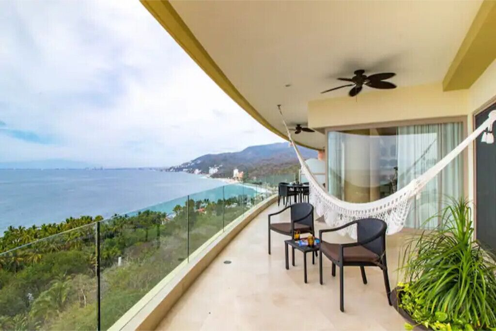 PV Garza Blanca: Luxurious 2 Bedroom Condo