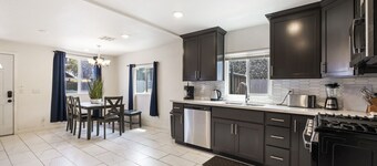 Your Downtown Home with California King Bed Unit A