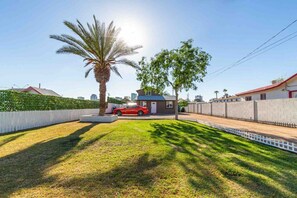 Property grounds - New City Loft Cozy With Backyard Unit C (Phoenix)