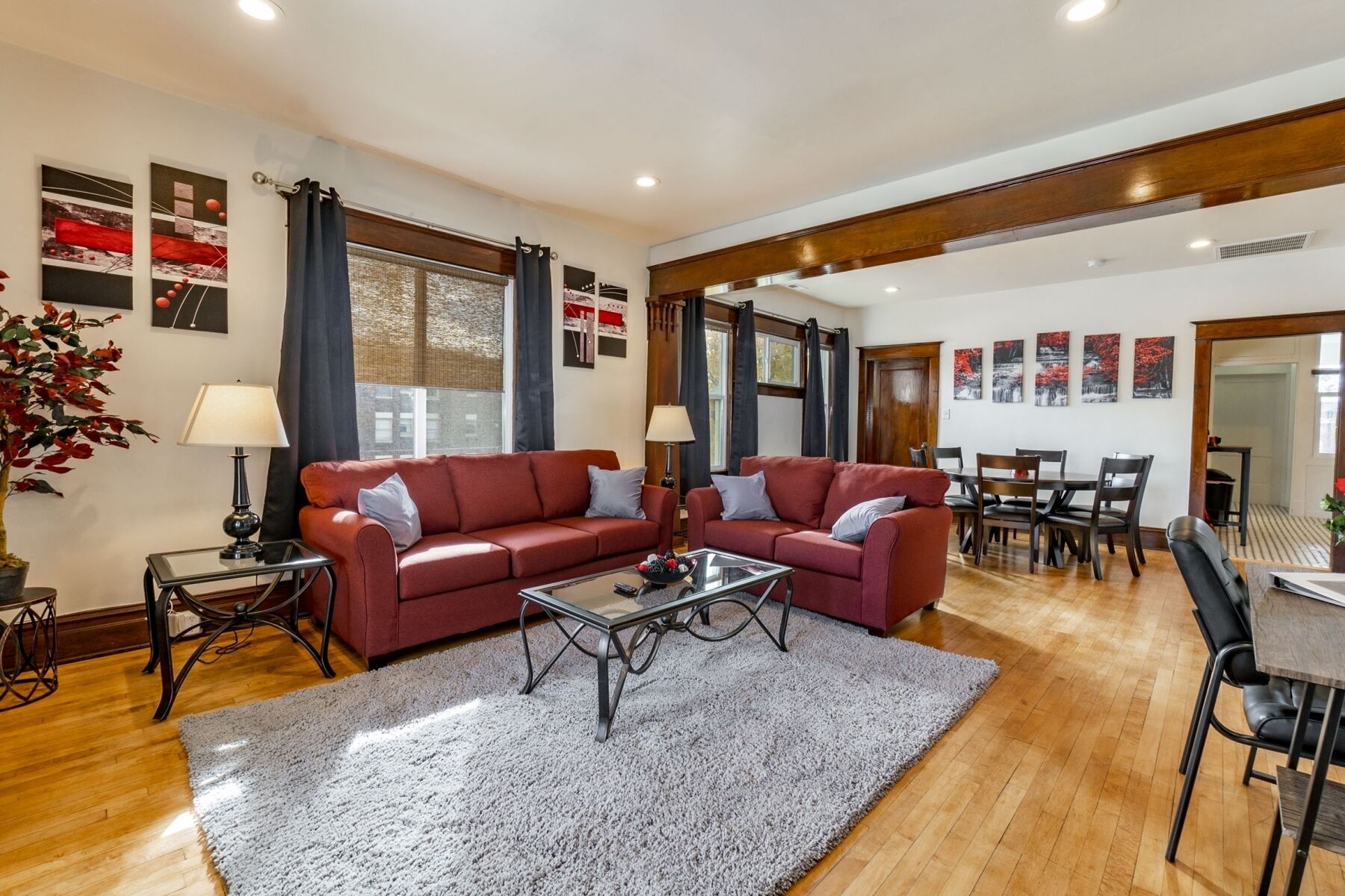 *Top Floor*Fast Internet*Huge Patio*Near Downtown*