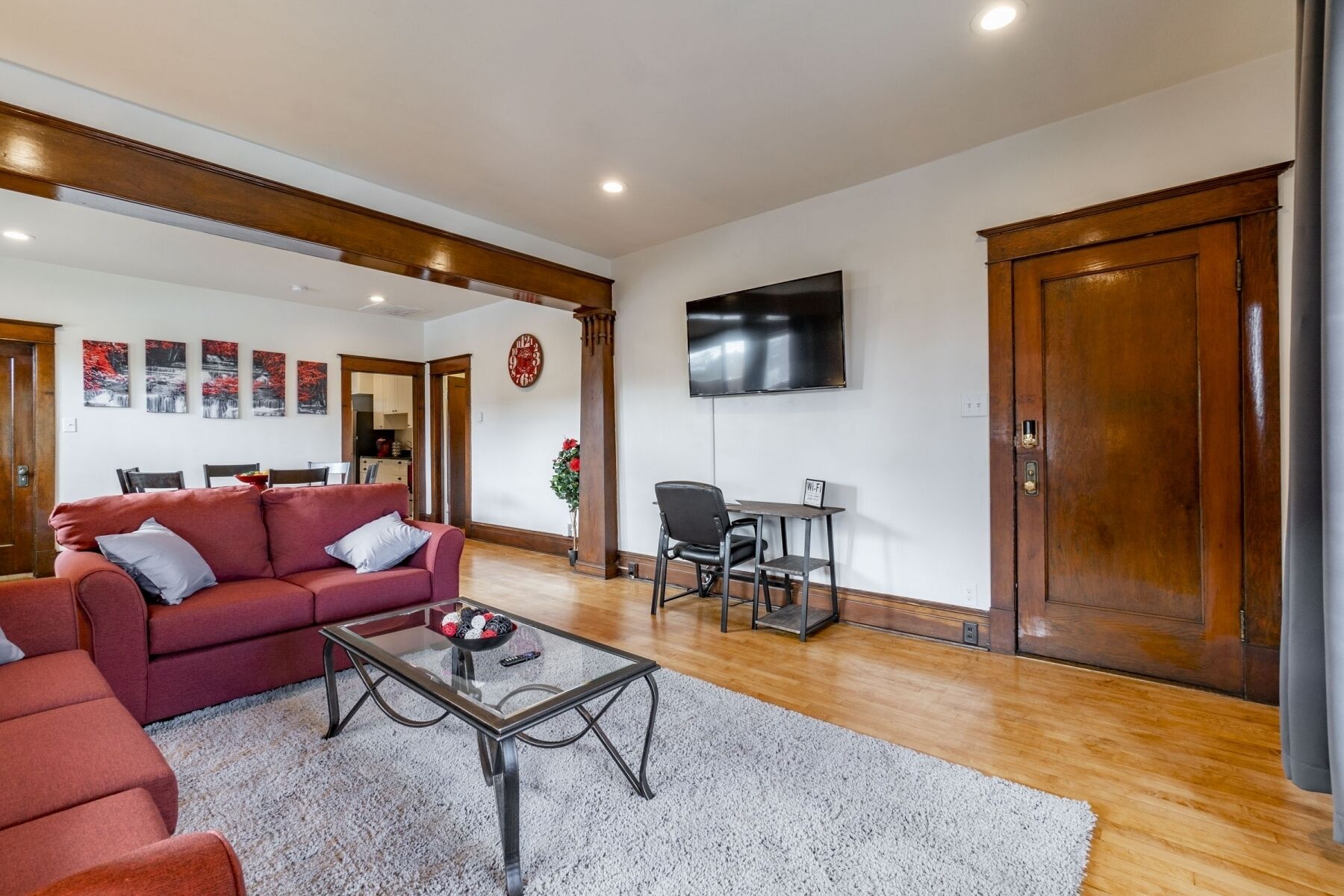 *Top Floor*Fast Internet*Huge Patio*Near Downtown*