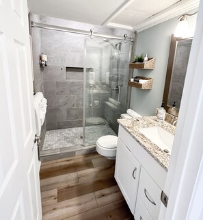 Shower, hair dryer, towels, soap - Harbor Front! FREE Beach Service at Private Beach-Pools-Fishing-Golf-Pickleball (Destin)