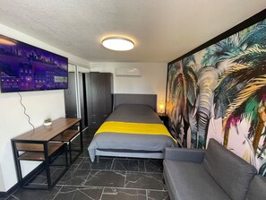 デスク、アイロン / アイロン台、旅行用ベビーベッド、WiFi