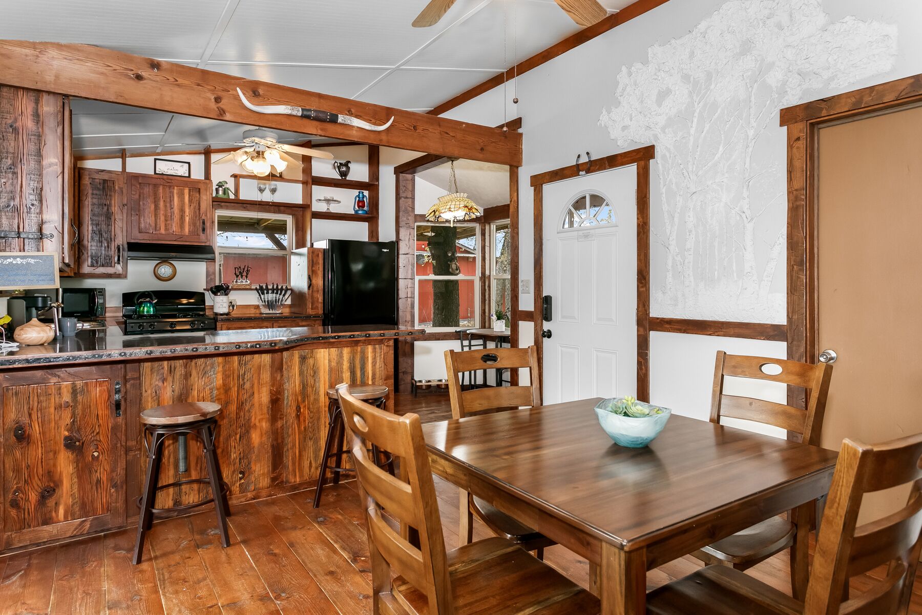 Brandi's Bluebonnet Bungalow | 1/1 | Pets Welcome w/ fee | King Bed | Fire-pit & Grill