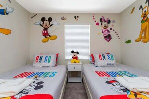 5 chambres, fer et planche à repasser, Wi-Fi, draps fournis