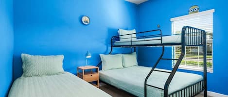5 habitaciones, tabla de planchar con plancha, wifi y ropa de cama