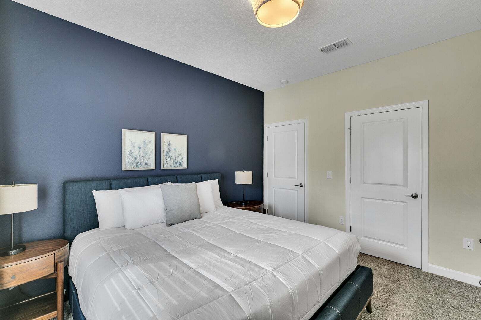 4 bedrooms, iron/ironing board, WiFi