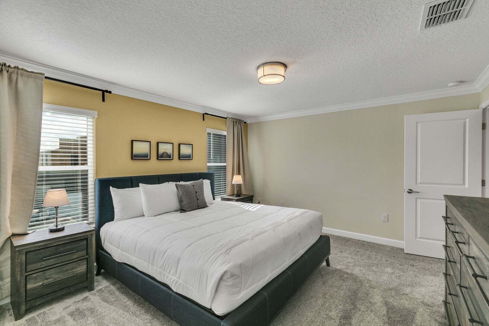 4 bedrooms, iron/ironing board, WiFi