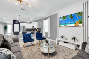 TV, video games - Magical Mickey Home | 8min->Disney! (Kissimmee)