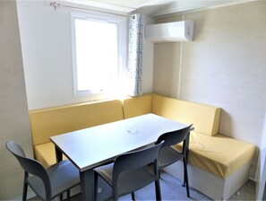 Dining - Près de la plage | Camping 4* + Parc aquatique (Vias)