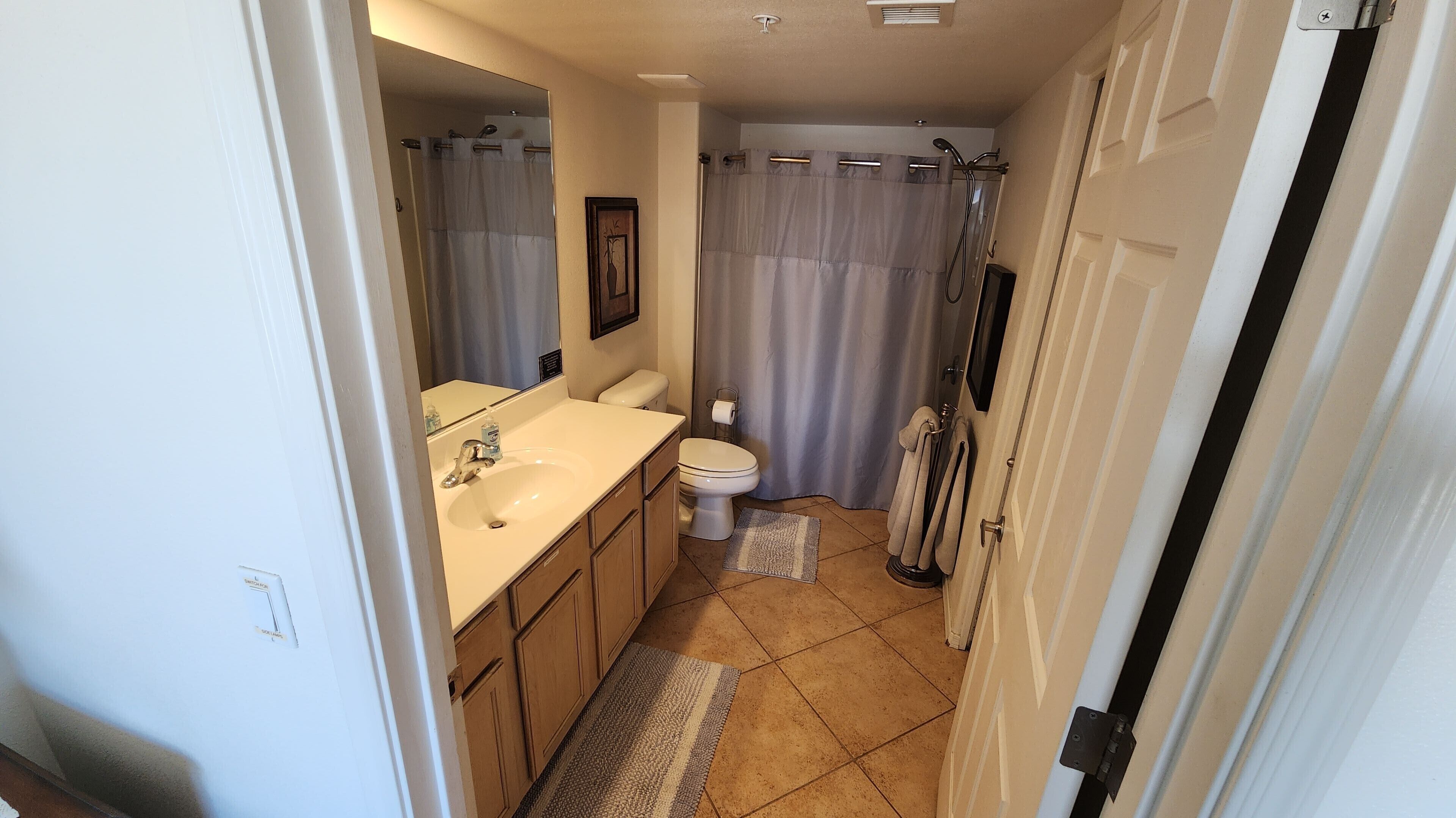 Spectacular London Bridge and Lake Views!